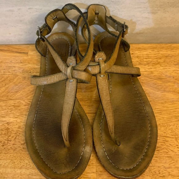 Frye Taylor T Strappy Sandal with Slip-On Design Tan Brown - Picture 1 of 4